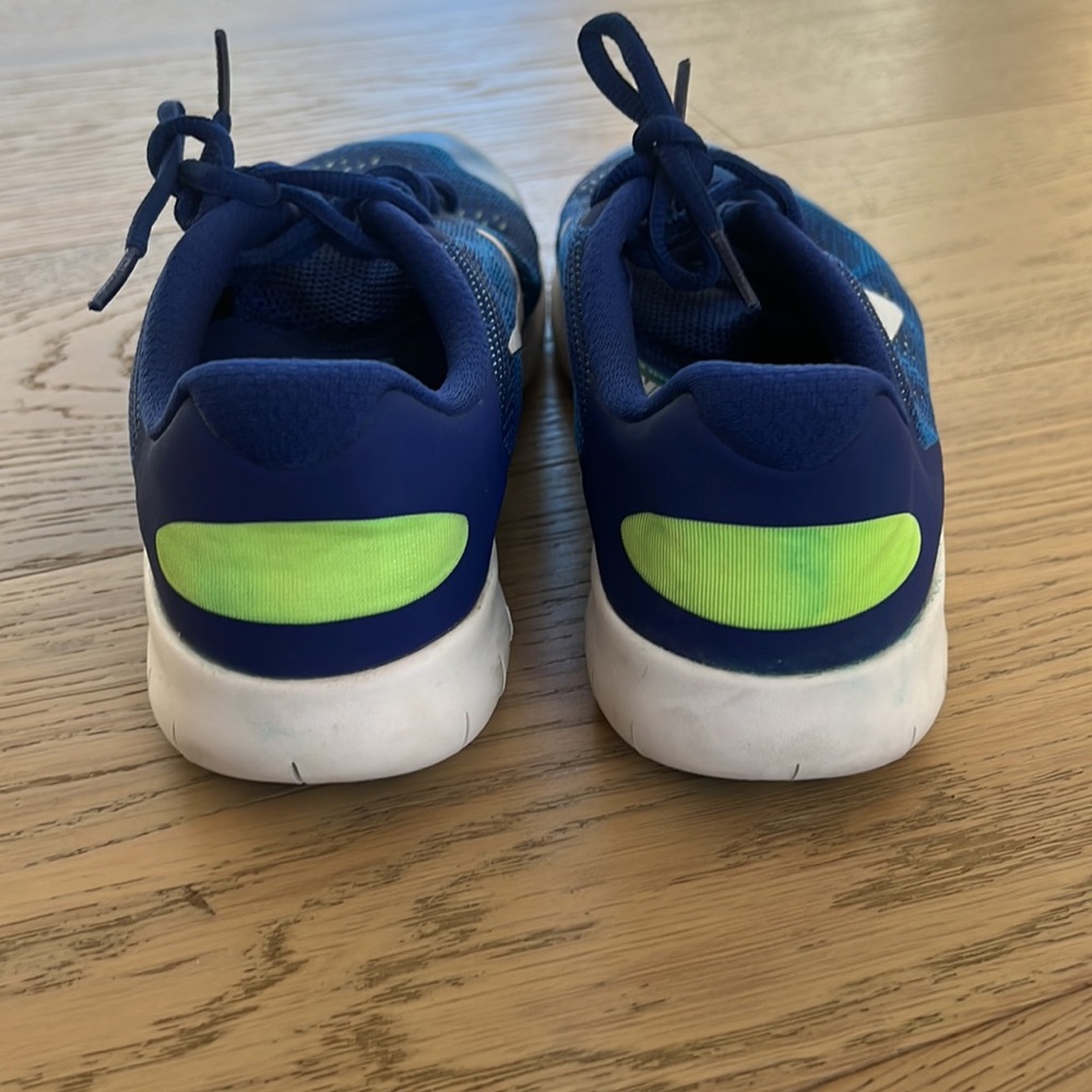 Nike Free RN running shoes. Boys/men size 7. Excellent condition. Barely worn. - Picture 4 of 12